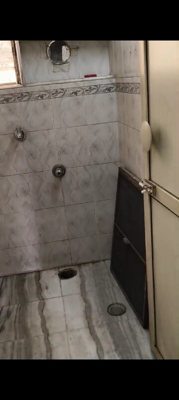 Room in 1 BHK Apartment at Navre Baug CHS, Kurla East – for Rent
