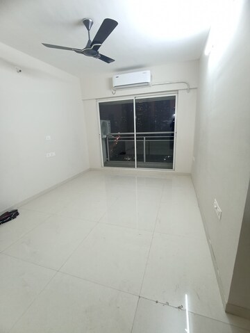 Room in 2 BHK Apartment at Sugee Atharva, Prabhadevi – for Rent