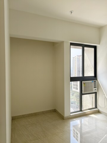 Room in 2 BHK Apartment at Lodha Casa Viva, Majiwada – for Rent