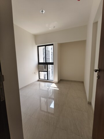 Room in 2 BHK Apartment at Lodha Casa Viva, Majiwada – for Rent