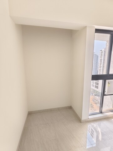 Room in 2 BHK Apartment at Lodha Casa Viva, Majiwada – for Rent