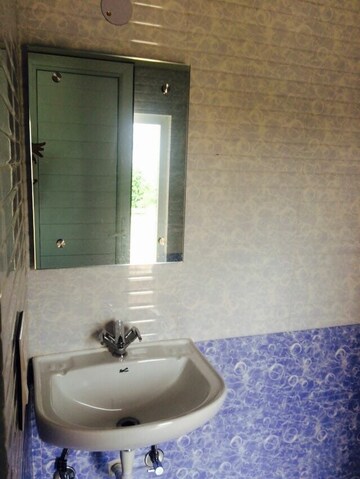 Bathroom in 1 RK Builder Floor at SS 100, Sector 49 – for Rent