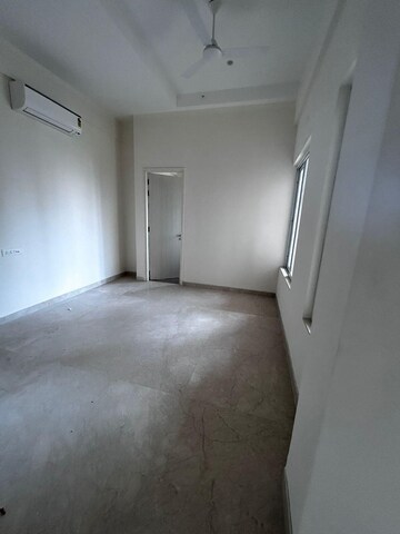 Room in 3 BHK Apartment at Indiabulls Sky Forest, Lower Parel – for Rent