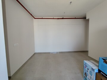 Room in 3 BHK Apartment at Piramal Vaikunth, Balkum Pada – for Rent