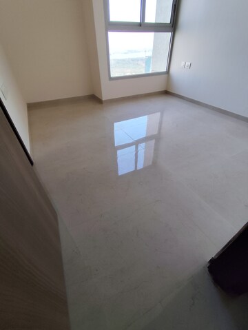 Room in 3 BHK Apartment at Piramal Vaikunth, Balkum Pada – for Rent