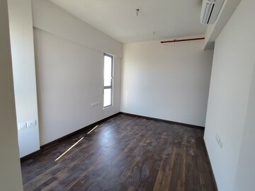 Room in 3 BHK Apartment at Piramal Vaikunth, Balkum Pada – for Rent