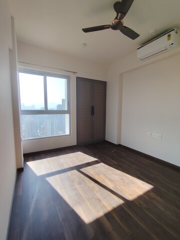 Room in 3 BHK Apartment at Piramal Vaikunth, Balkum Pada – for Rent