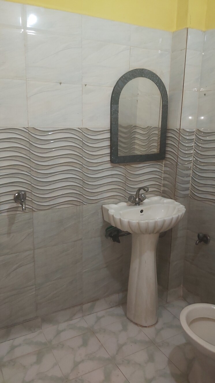 Bathroom, mayur vihar 3.5 Bedroom 1050 Sq.Ft. Builder Floor In Mayur Vihar Delhi 8194300