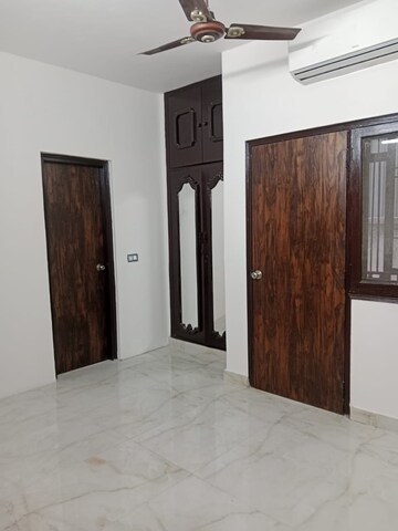 Room in 2 BHK Builder Floor at Kailash Colony – for Rent