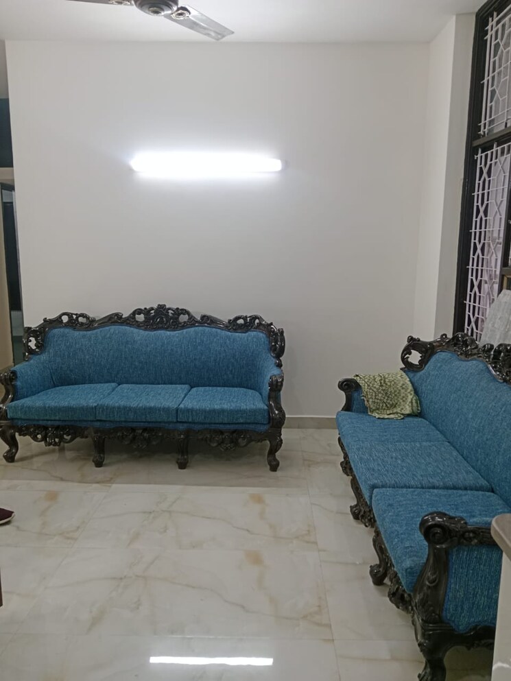 Living Room, kailash colony 2 Bedroom 150 Sq.Yd. Builder Floor In Kailash Colony Delhi 8194329