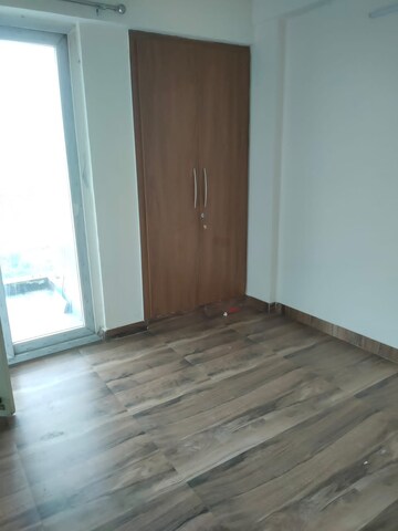 Room in 2 BHK Apartment at Migsun Ultimo, Omicron Iii Greater Noida – for Rent