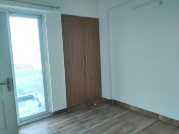 Room in 2 BHK Apartment at Migsun Ultimo, Omicron Iii Greater Noida – for Rent