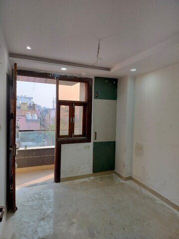 Room in 2.5 BHK Builder Floor at Krishna Nagar – for Sale