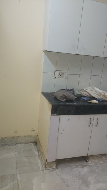 Furnished Amenities in 3.5 BHK Apartment at Gazipur – for Rent