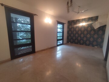 Room in 4 BHK Villa at Vipul Tatvam Villas, Sector 48 – for Sale