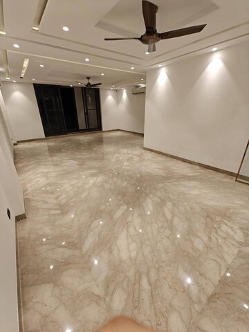 Room in 3 BHK Builder Floor at Dlf Cyber City, Sector 24 – for Rent