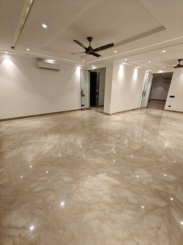 Room in 3 BHK Builder Floor at Dlf Cyber City, Sector 24 – for Rent