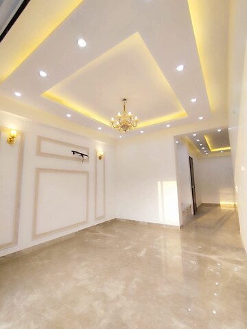 Room in 3 BHK Builder Floor at ASF Towers, Udyog Vihar Phase 4 – for Rent