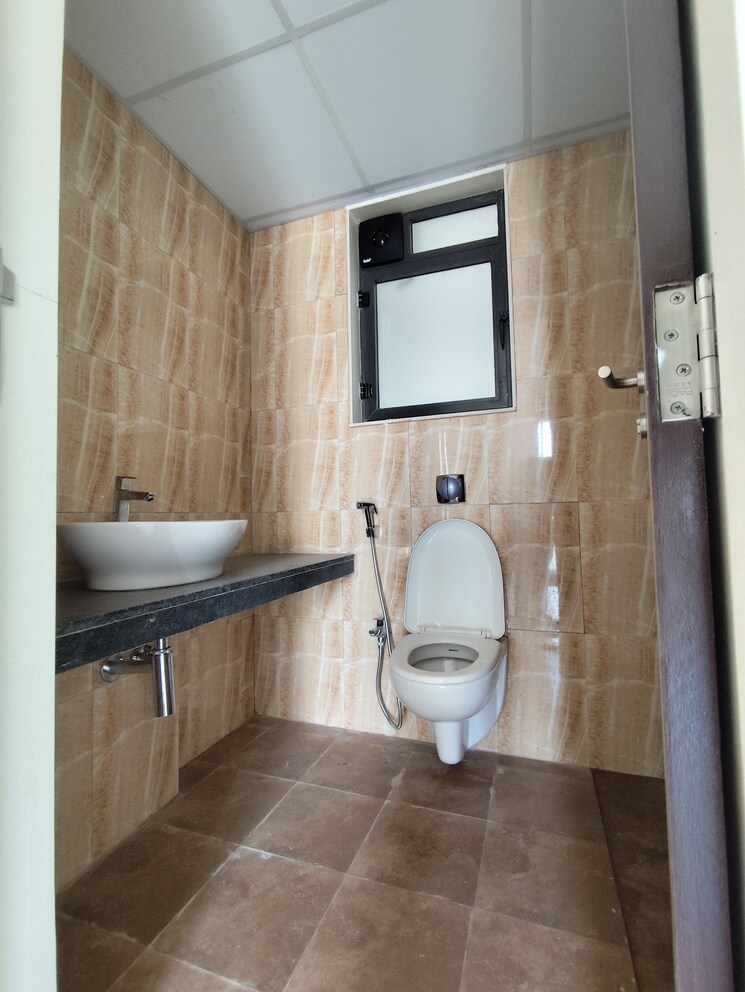Bathroom, lodha-crown-quality-homes 2 Bedroom 497 Sq.Ft. Apartment In Majiwada Thane 8194396