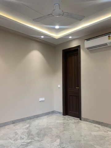 Room in 4 BHK Builder Floor at M3M Atrium, Sector 57 – for Sale