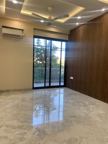 Room in 4 BHK Builder Floor at M3M Atrium, Sector 57 – for Sale