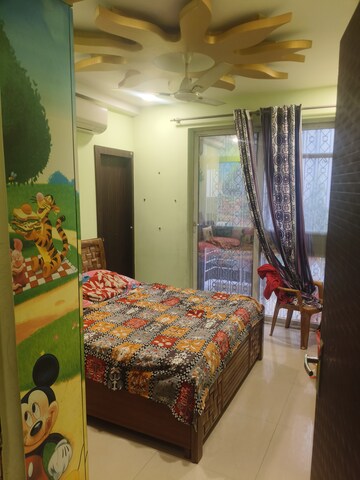 Bedroom in 3.5 BHK Apartment at Orchid Island, Sector 51 – for Rent