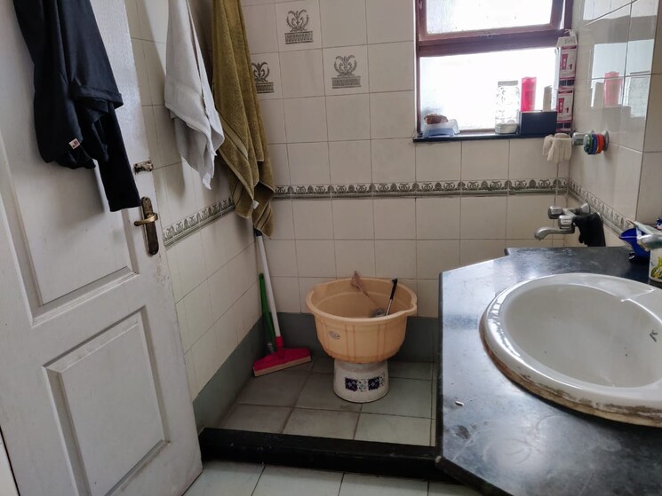 Bathroom, vipul-greens 3 Bedroom 1895 Sq.Ft. Apartment In Sector 48 Gurgaon 8194485