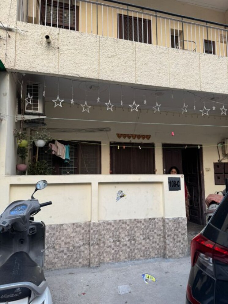 Exterior View, gautam nagar 5 Bedroom 980 Sq.Yd. Independent House In Gautam Nagar Delhi 8194481