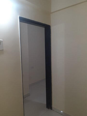 Room in 1.5 BHK Apartment at Mantri Park, Goregaon East – for Rent
