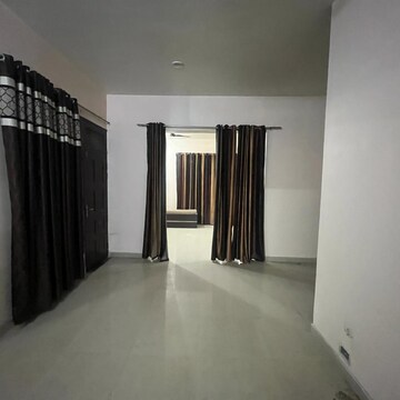 Room in 2 BHK Independent House at DLF Vibhuti Khand, Vibhuti Khand – for Rent