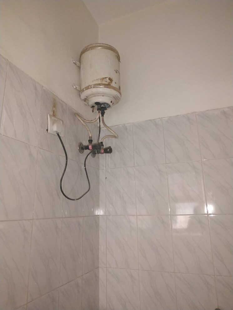 Bathroom, jasola 2 Bedroom 1000 Sq.Ft. Apartment In Jasola Delhi 8194551