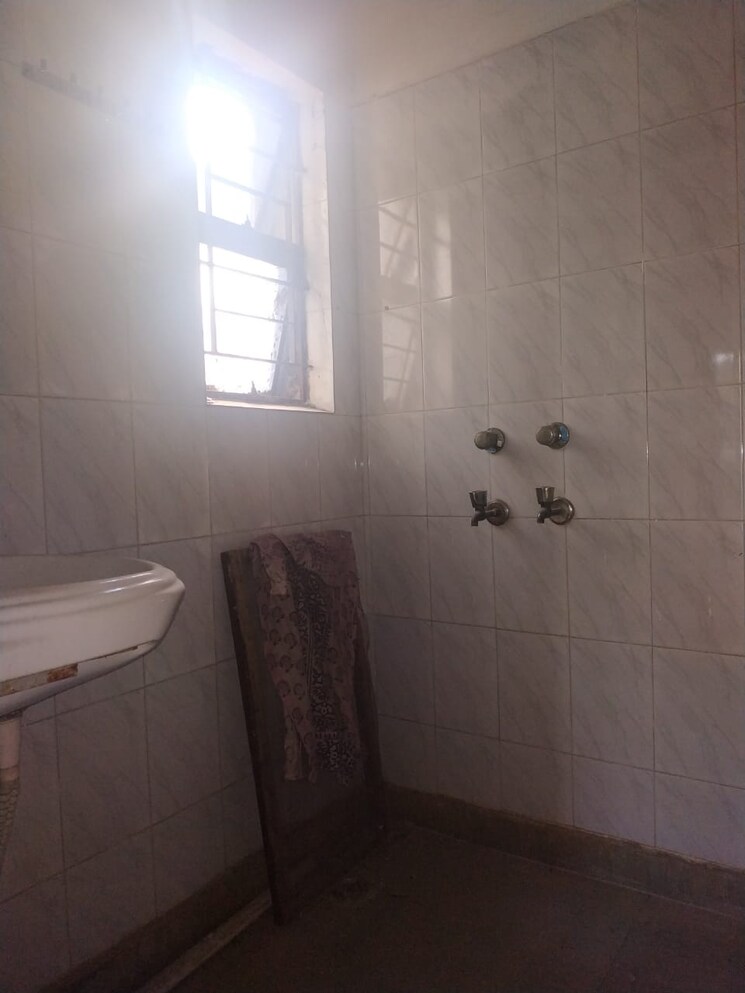 Bathroom, jasola 2 Bedroom 1000 Sq.Ft. Apartment In Jasola Delhi 8194551