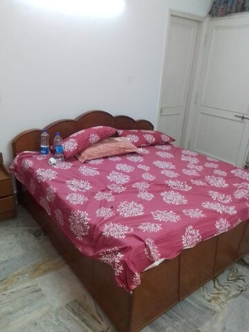 Bedroom in 3 BHK Builder Floor at Palam Vihar Residents Association, Palam Vihar – for Rent