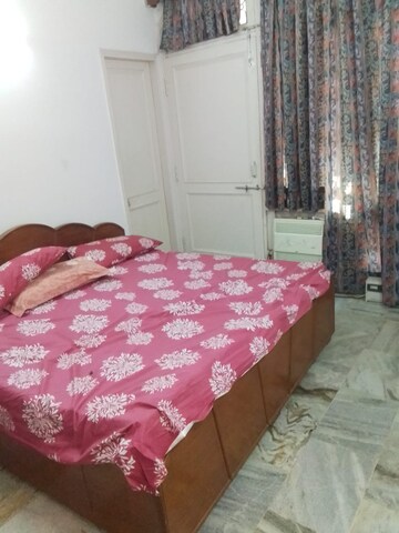 Bedroom in 3 BHK Builder Floor at Palam Vihar Residents Association, Palam Vihar – for Rent
