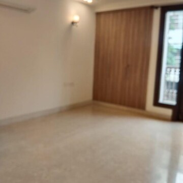 Room in 3 BHK Builder Floor at Green Park Extension – for Rent