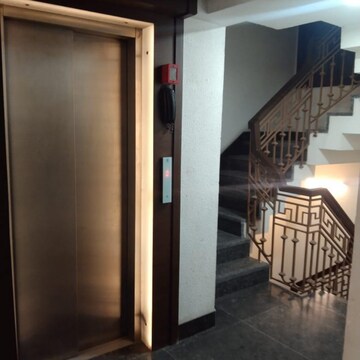 Room in 3 BHK Builder Floor at Green Park Extension – for Rent