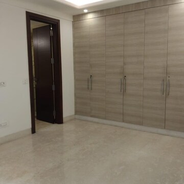 Room in 3 BHK Builder Floor at Green Park Extension – for Rent