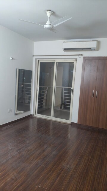 Room in 3.5 BHK Apartment at Sector 20 – for Sale