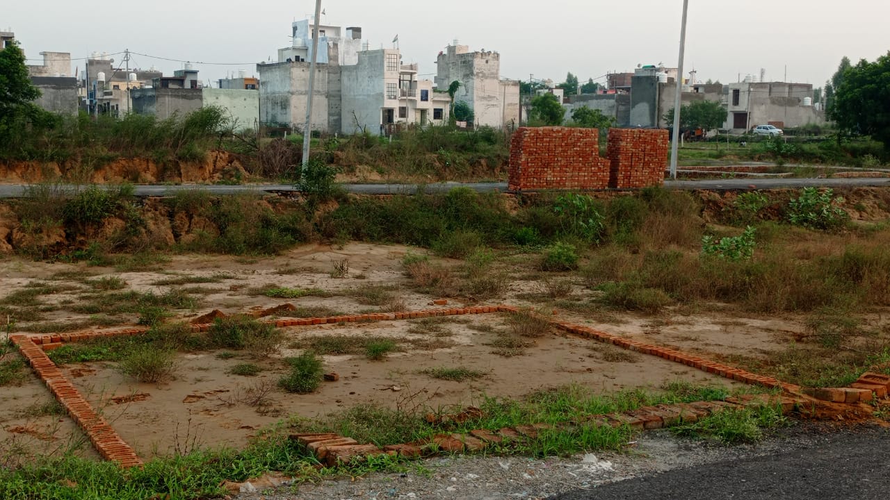 Plot For Sale in Gaur Yamuna City