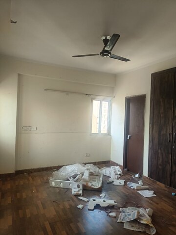 Bathroom in 2 BHK Apartment at Amrapali Silicon City, Sector 76 – for Rent