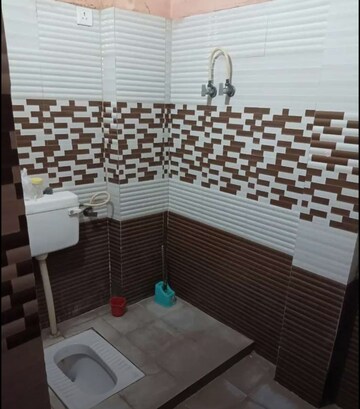 Master Bedroom in 1 BHK Builder Floor at Aliganj – for Rent