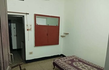 Room in 2 BHK Independent House at Aliganj – for Rent
