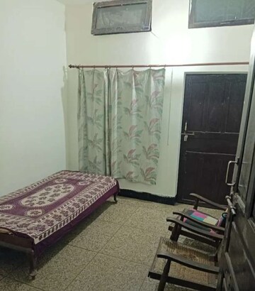 Bedroom in 2 BHK Independent House at Aliganj – for Rent