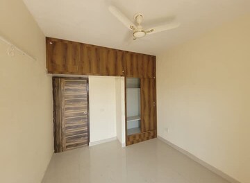 Room in 3 BHK Apartment at GLS Avenue 51, Sector 92 – for Sale