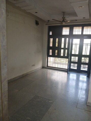 Room in 2 BHK Builder Floor at RWA Apartments Sector 40, Sector 40 – for Rent