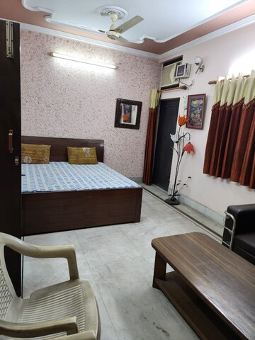 Master Bedroom in 1.5 BHK Apartment at Paschim Vihar – for Rent