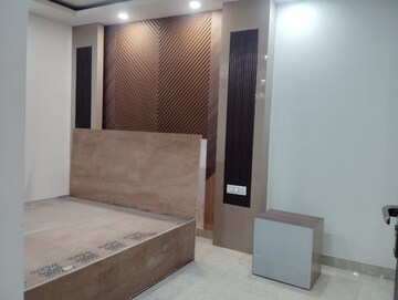 Room in 2.5 BHK Apartment at Paschim Vihar – for Rent