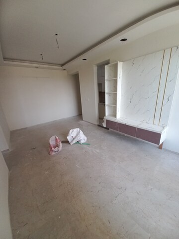 Furnished Amenities in 2 BHK Apartment at BPTP Discovery Park, Sector 80 – for Rent
