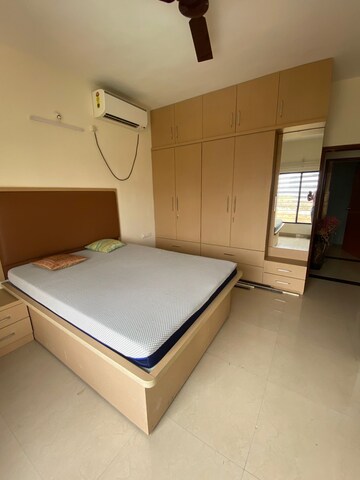 Room in 3 BHK Apartment at Kumar City, Kalyani Nagar – for Rent