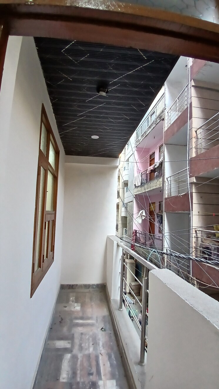 Balcony, jogabai extension 3 Bedroom 890 Sq.Ft. Apartment In Jogabai Extension Delhi 8195154